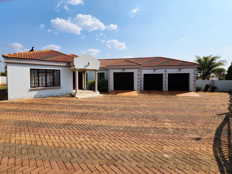 4 Bedroom Property for Sale in Flora Park Northern Cape